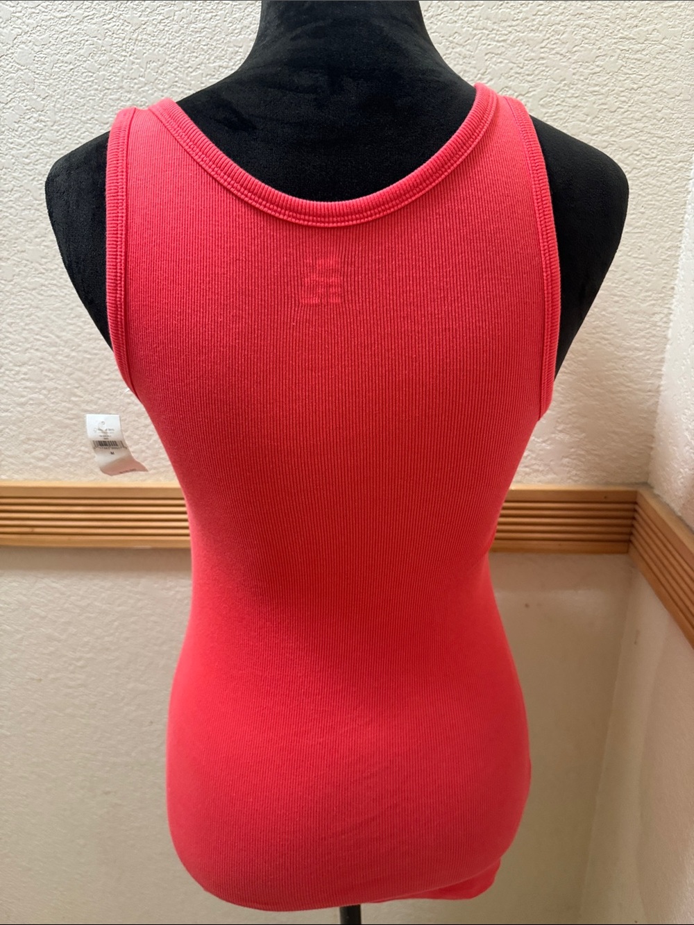 Liz Claiborne white floral sleeveless button down blouse & Gap Coral medium tank - Picture 8 of 13